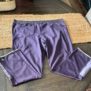 Mountain Hardware Purple Calf Length Leggings
